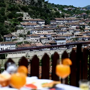 Anhel 4*, Berat Albanië
